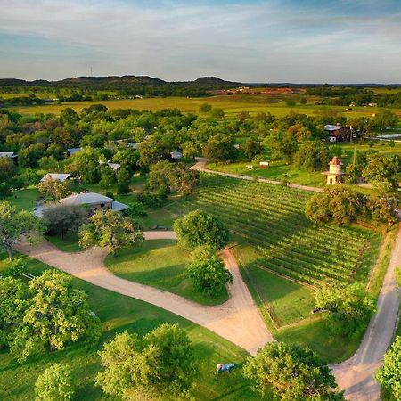 Barons Creekside Resort Фредеріксбург Екстер'єр фото